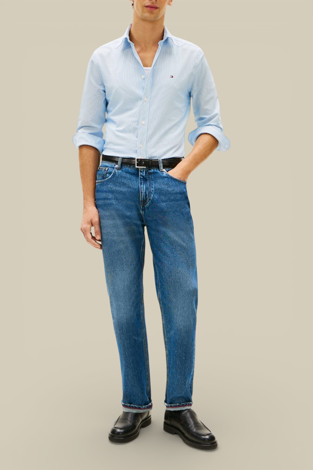 תמונת כל הלוק של חולצה מכופתרת פסים